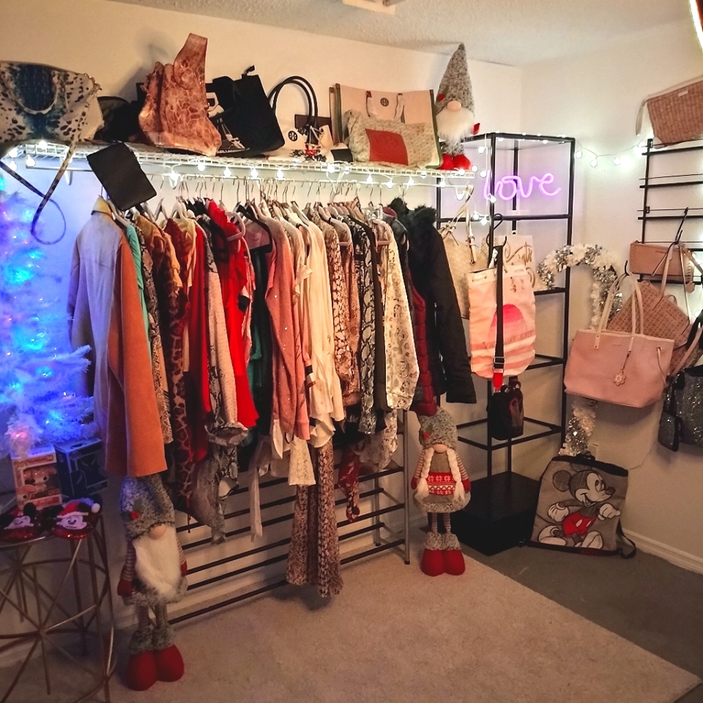 Unlisted items $3-12 dollar starts FREE GIFT WITH EVERY PURCHASE AND GIVEAWAY!